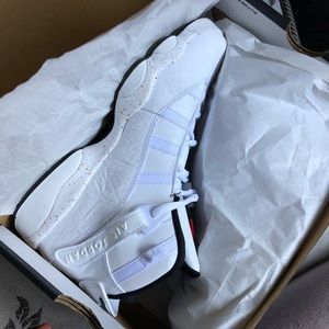 Size 6.5 in boys /8.5 in women